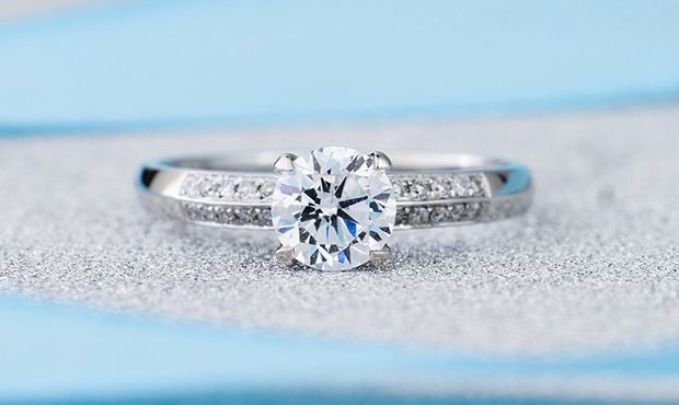 新潮的卡镶钻戒