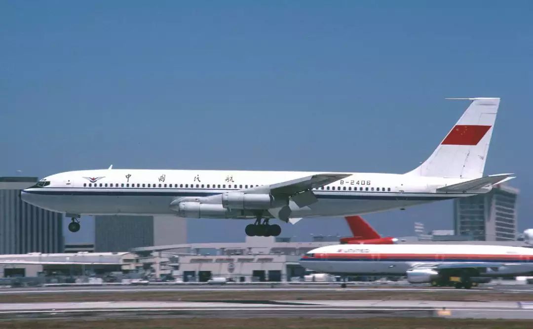 27年前|3000名学生告急 国航波音707星夜进藏