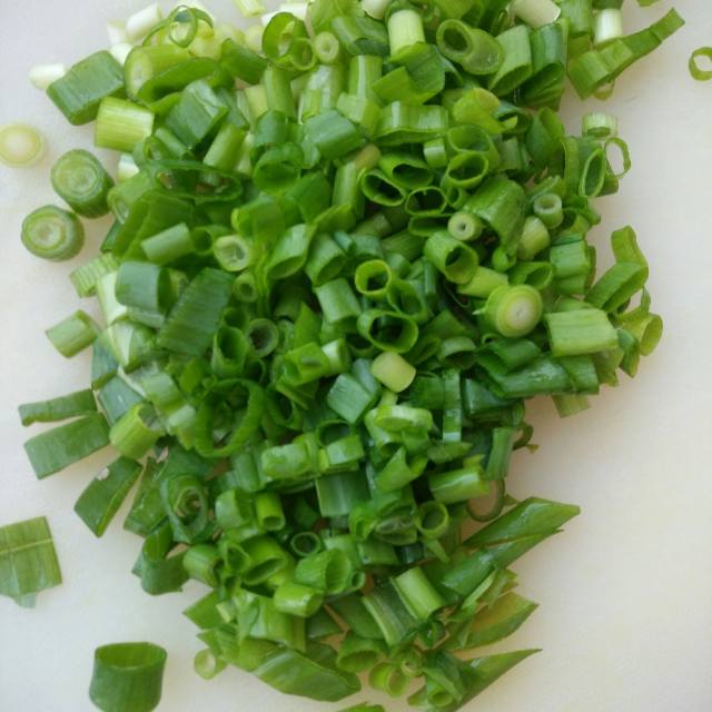 第3步,小葱切好.