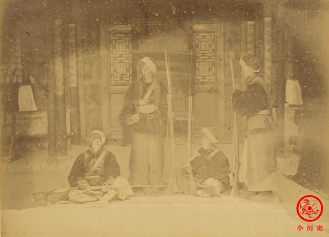 1875年老照片:陕甘总督左宗棠与西征的湘军将士