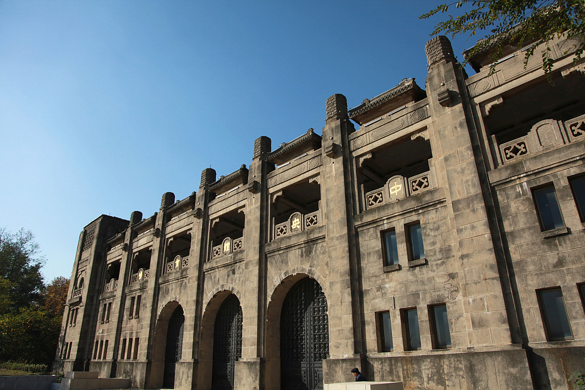 南京江南水师学堂,占地1000余平方米,建于1890年,光绪十六年.