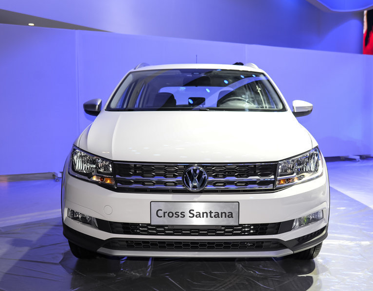 前脸的设计很大气,也很时尚.