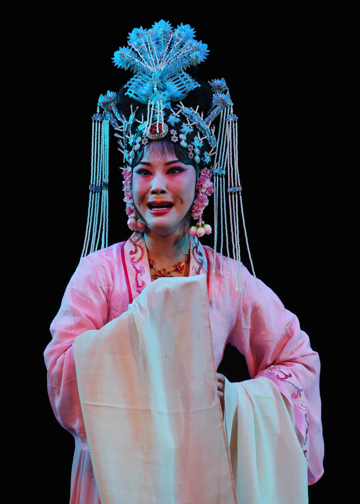 长治市豫剧团在潞安剧院演出《泪洒相思地》戏