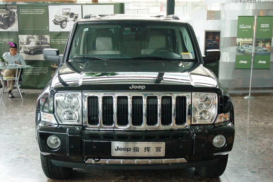 指挥官(进口),中控才是这款车的看点,整车线条优美流畅!