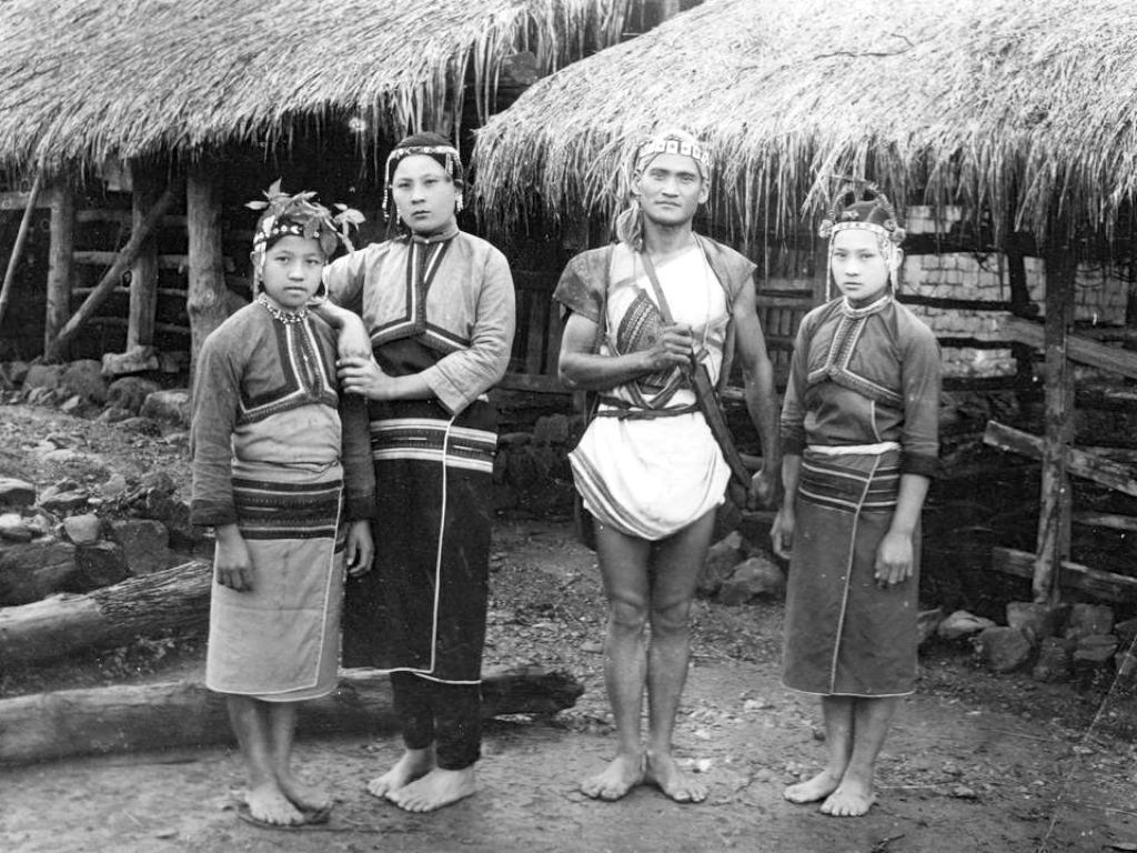 【泰雅族】泰雅族(atayal),旧称泰耶尔,属于南岛语族的一支,是在台湾