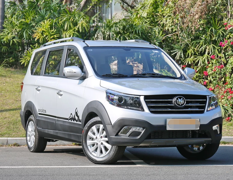 设计造型非常漂亮,福汽新龙马-启腾v60,整体非常具有运动感