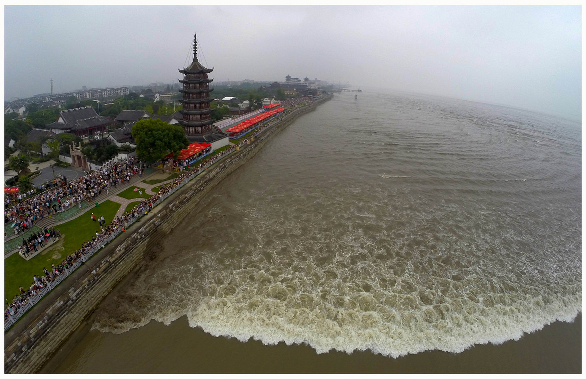 观潮景象图片