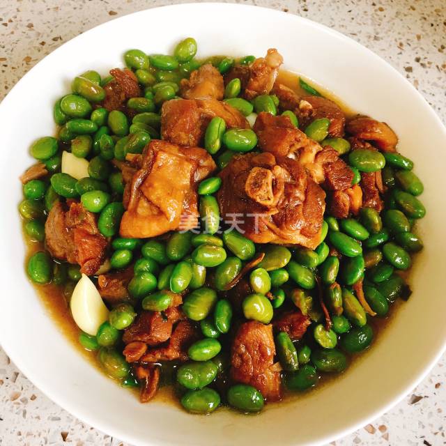 毛豆烧鸭腿,酱香浓郁,好吃又下饭!