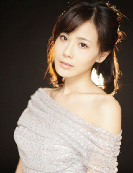 郎月婷,1985年生于大连,毕业于中央音乐学院,中国内地女演员,钢琴演奏