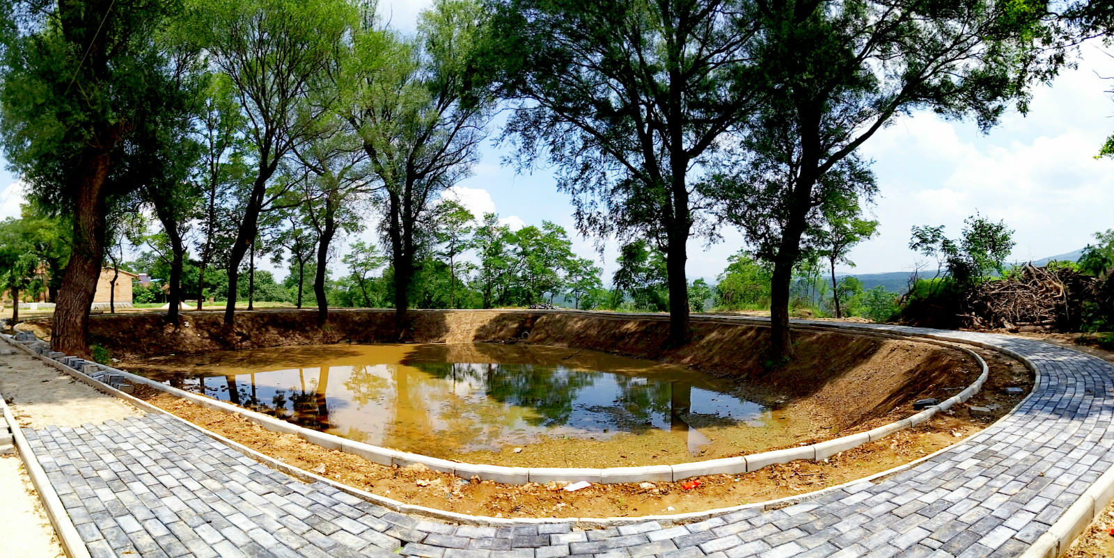 东塬村修缮涝池,为美丽乡村添彩