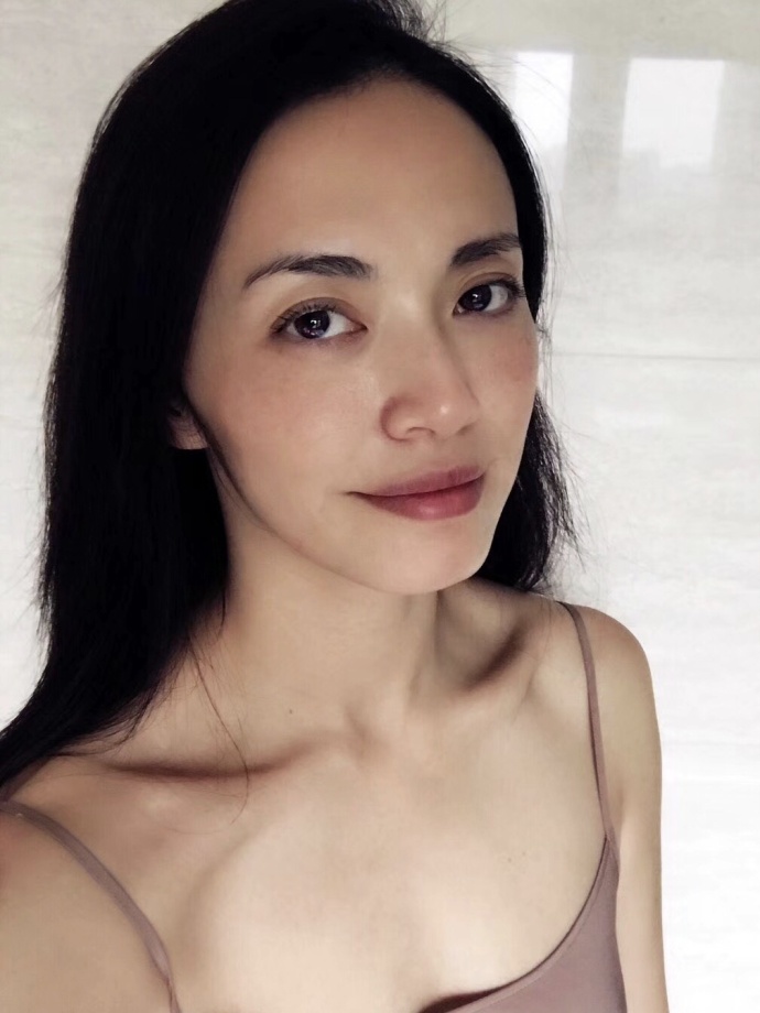 经纪人无意间泄露姚晨素颜照,网友:忍不住想躺进姚boss锁骨里!