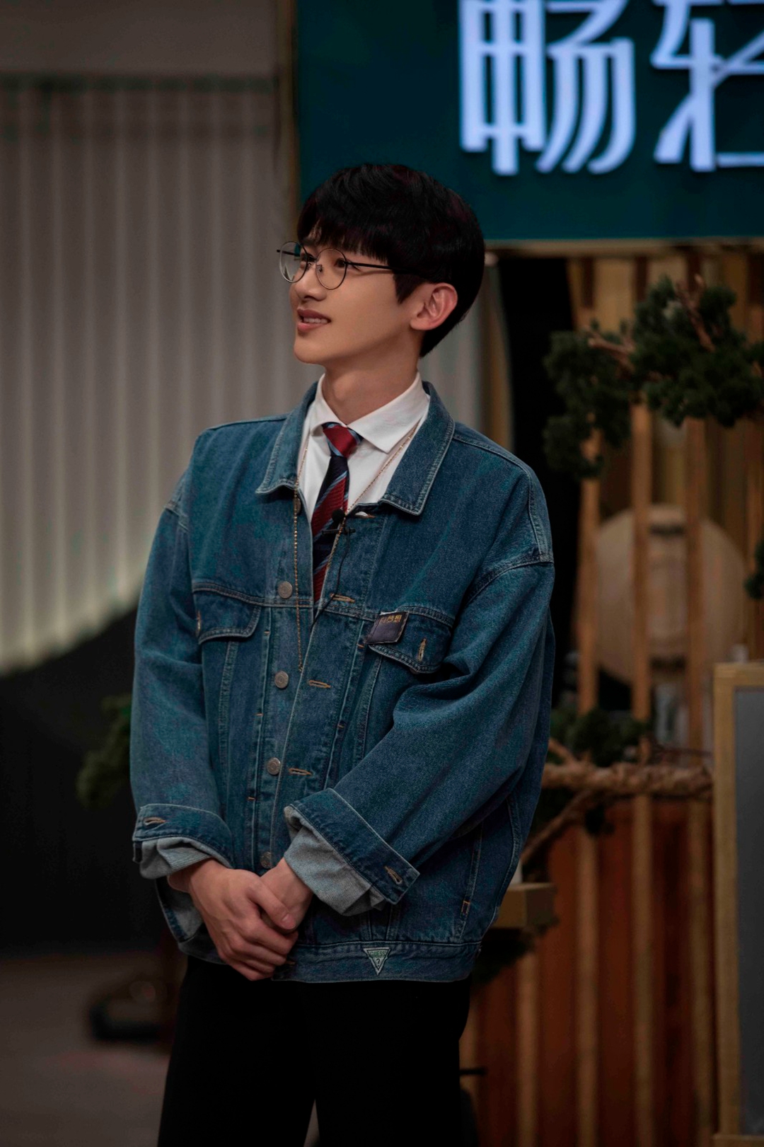 白敬亭新戏海报惹粉丝喜爱,连拍三部戏被网友夸:敬业劳模