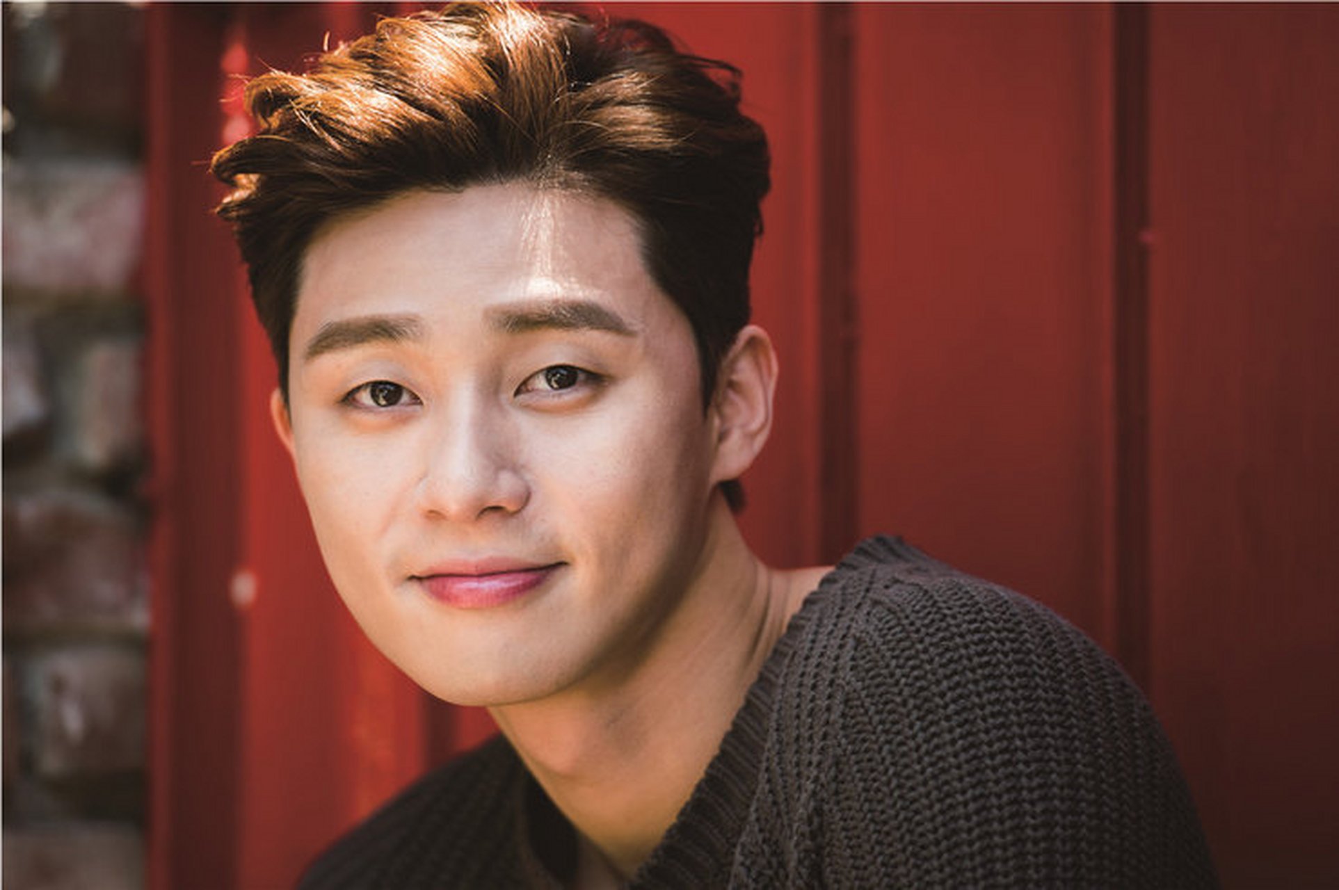 朴叙俊帅气写真 眼神撩力满分