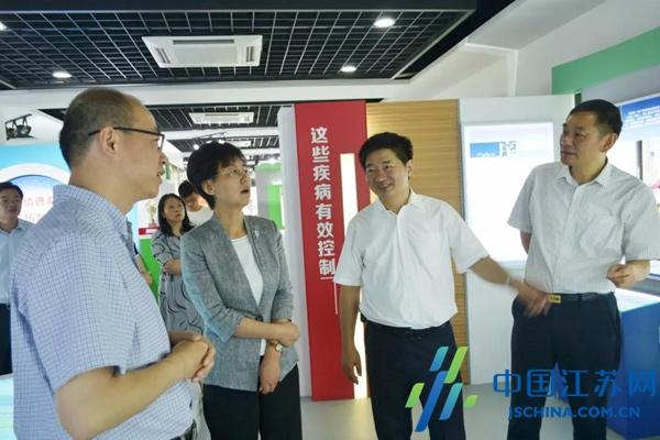 泰州市委常委,宣传部长常胜梅调研卫生计生系统解放思想大讨论活动