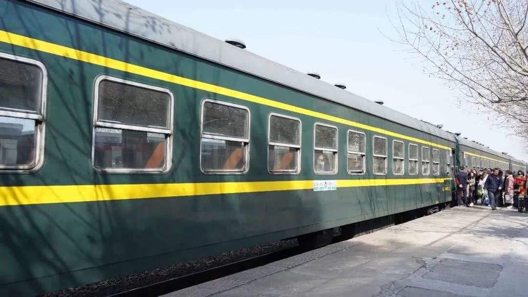 中国"最牛"的火车,票价高达6000元,比机票还贵却一票难求