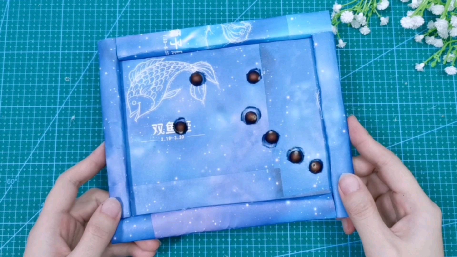 用纸板制作的幼儿益智平衡滚珠小玩具,锻炼宝宝专注力,玩上瘾了