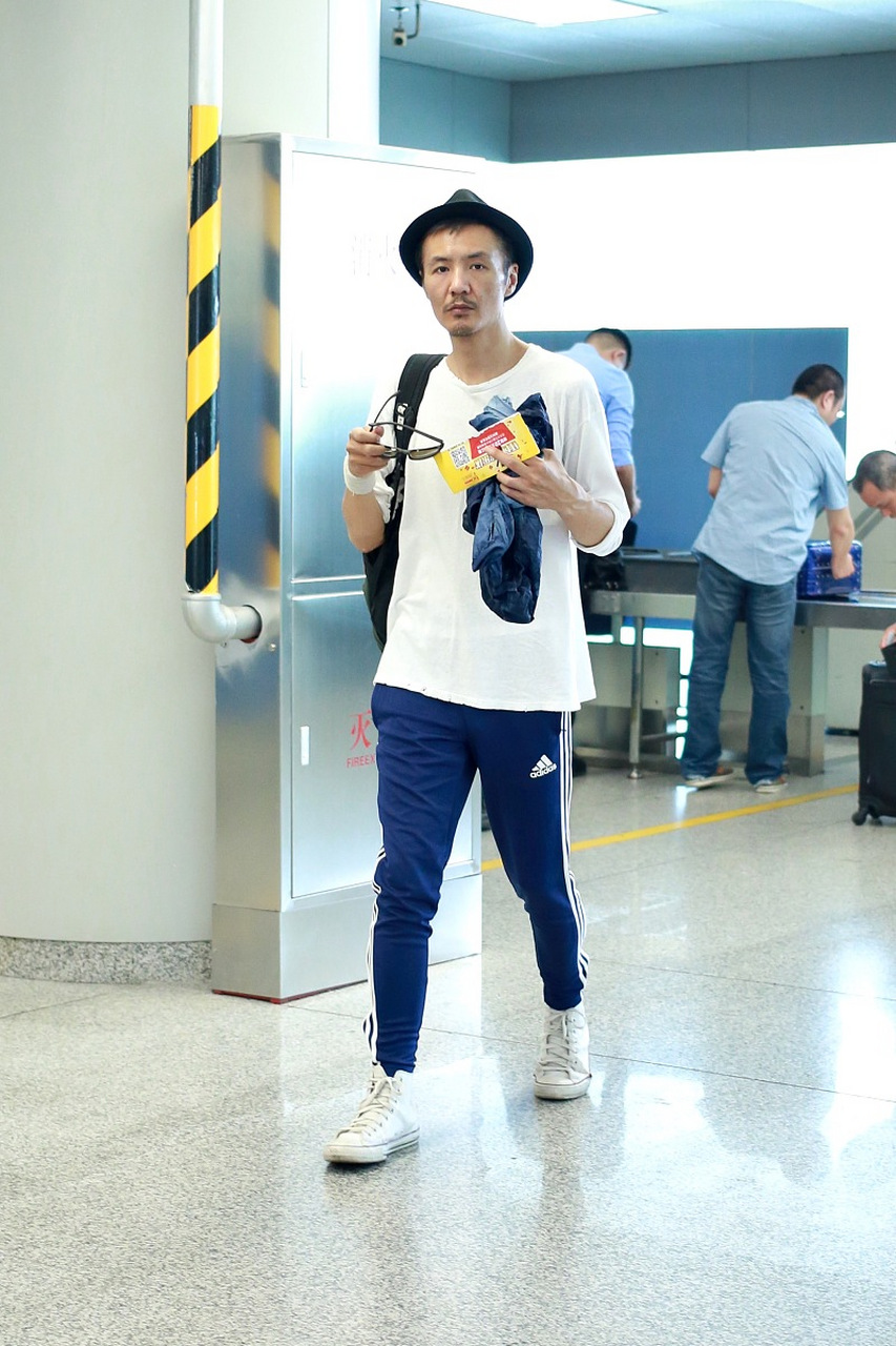 可是老婆去了三天三夜,这才把烟买回来,然而这几天朴树根本不问老婆去