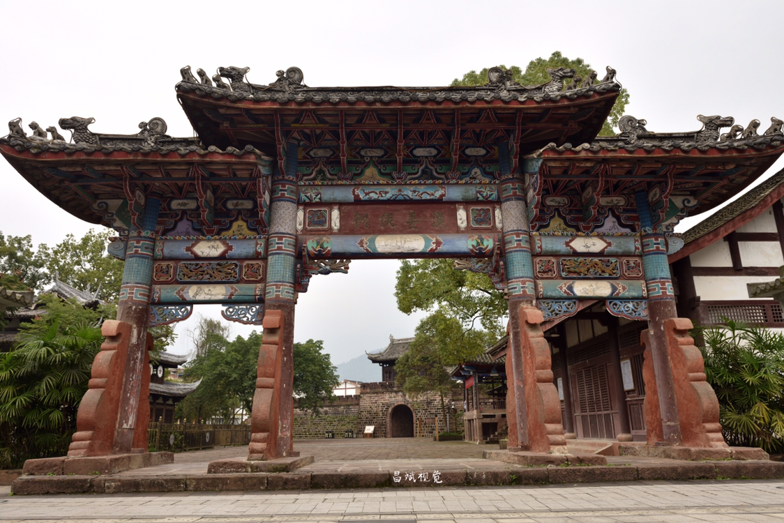 从大地震中站立起来的历史之城——四川芦山