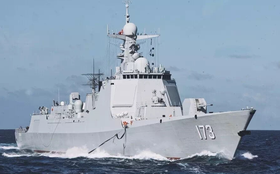 值得一提的是,052d大驱的垂发系统实现了多用途通用化的作战.