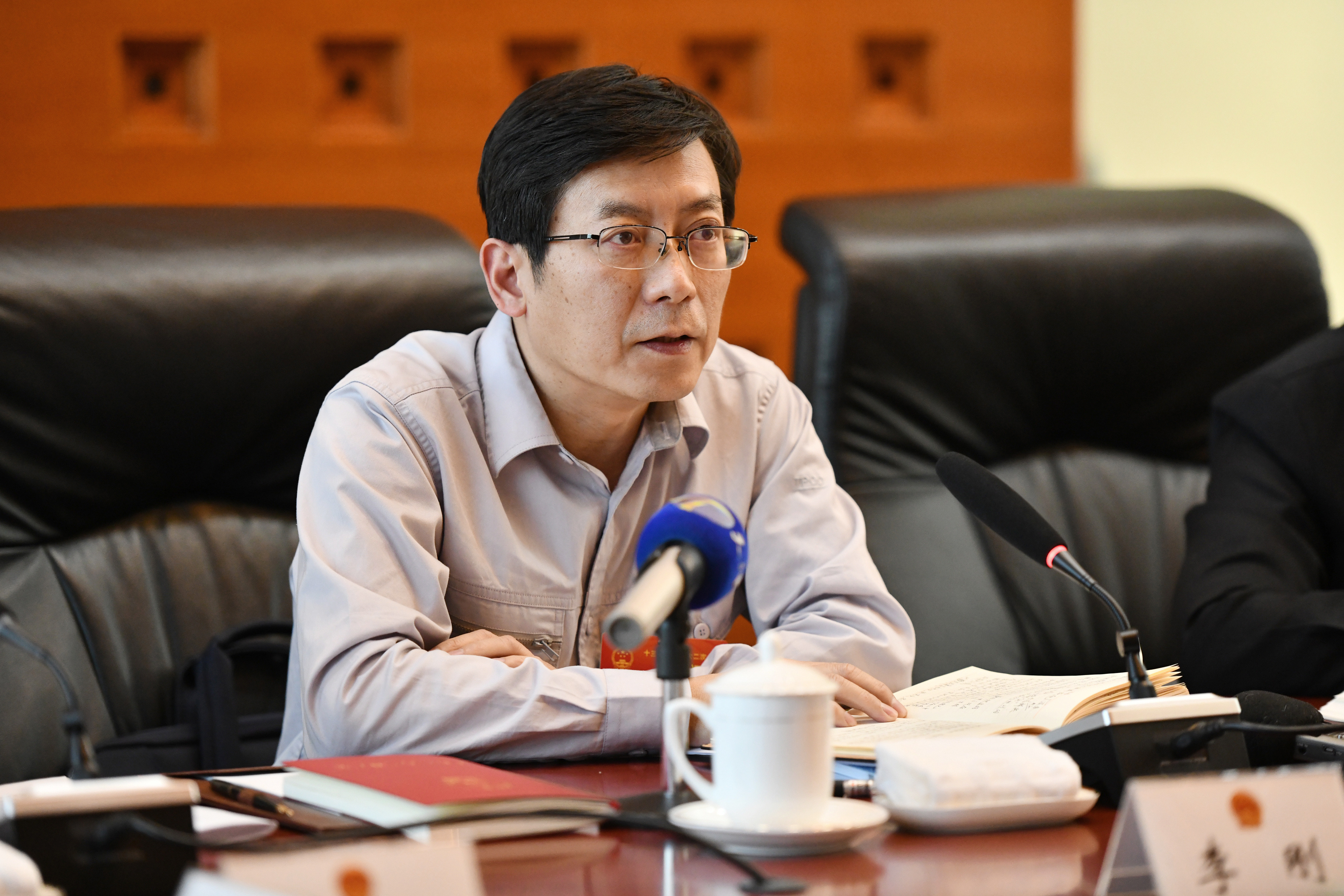 全国人大代表李刚:让产业工人强起来(7)