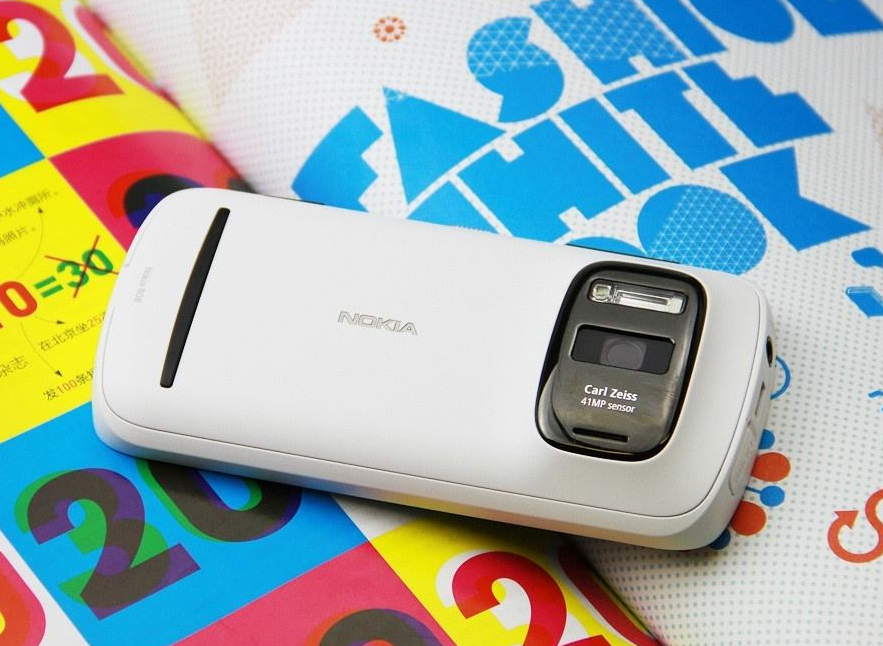 经典回顾:诺基亚808 pureview,一款配备41万像素摄像头的手机