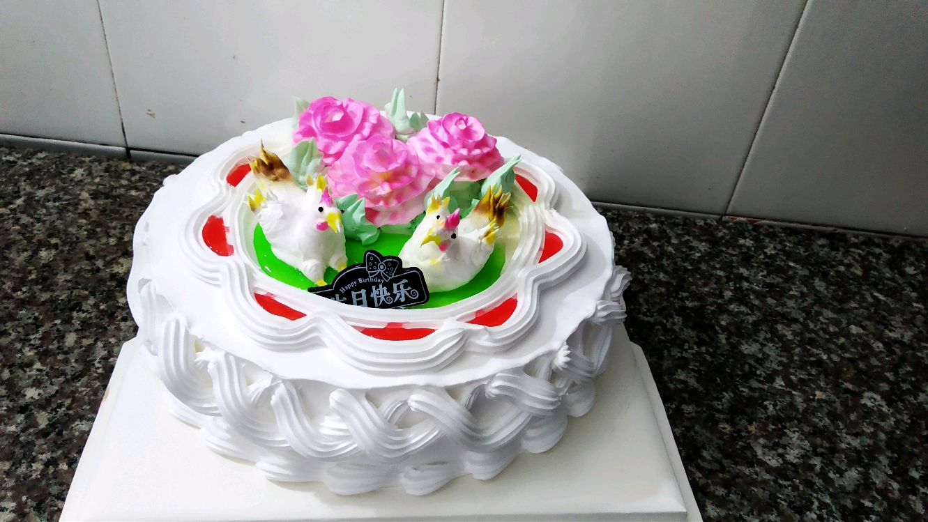 做一个生肖属鸡的生日蛋糕,送给鸡年生的朋友