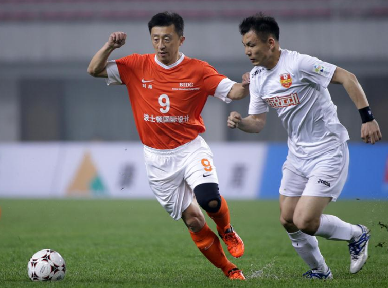 足坛名宿刘越现状:曾因一失误无奈离开国家队,如今是知名解说!