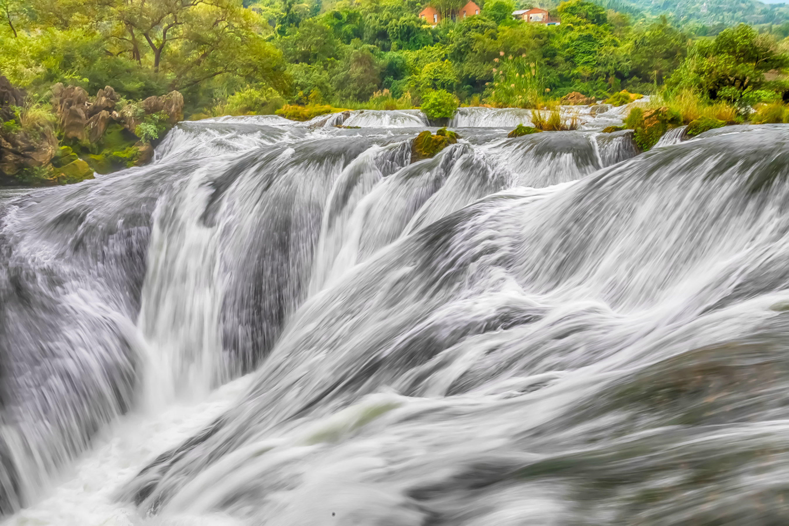 在贵州还有比黄果树瀑布更秀美的银链坠潭瀑布 很少游客能看到