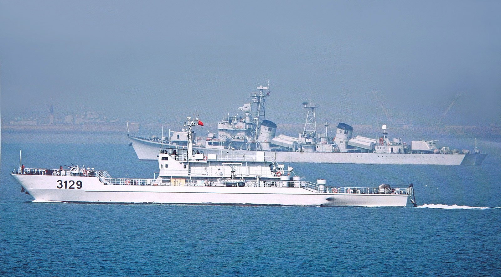 该级舰一次可运送96式主战坦克3辆,或59改型坦克