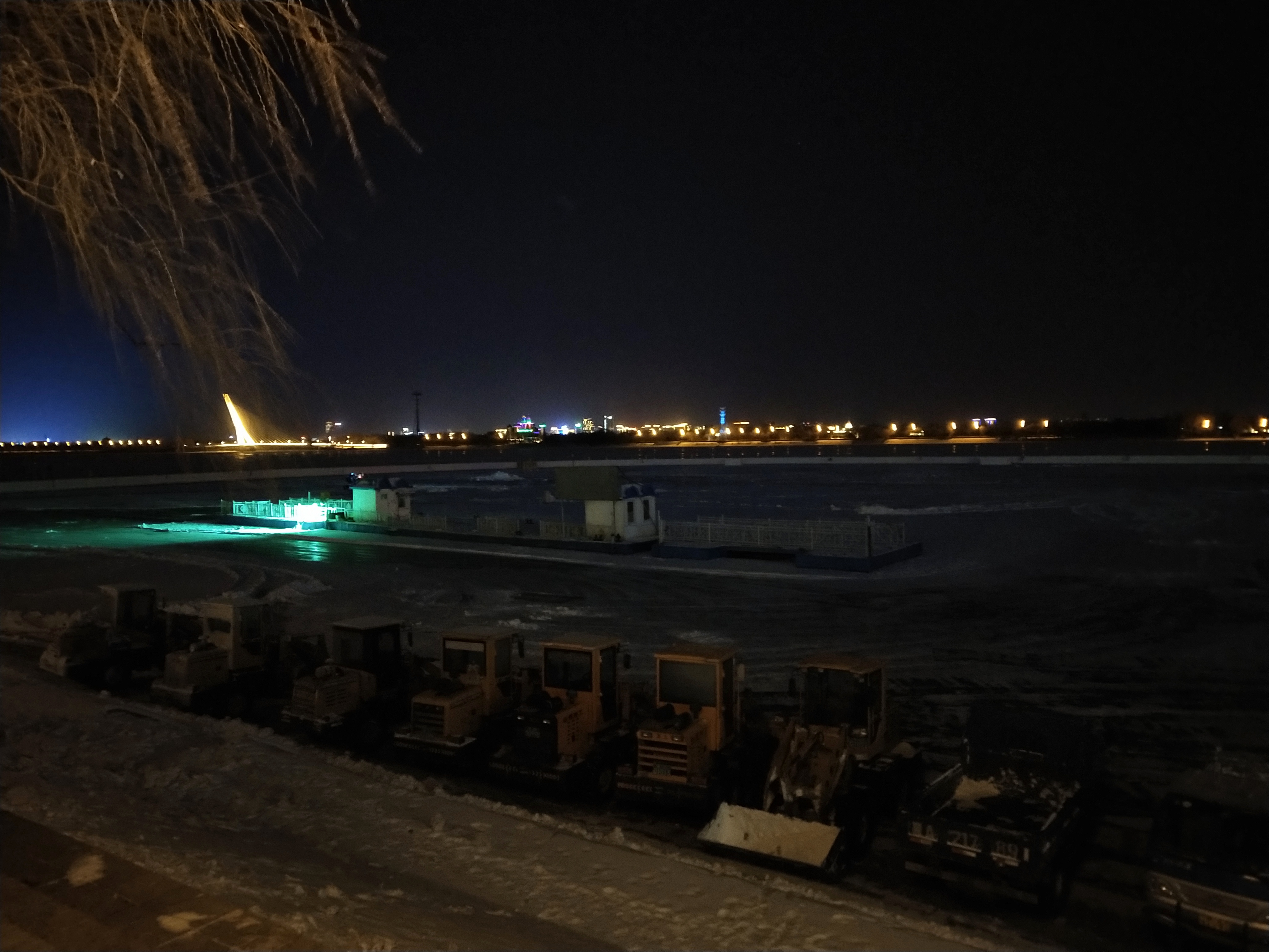 冬天的哈尔滨街头什么样