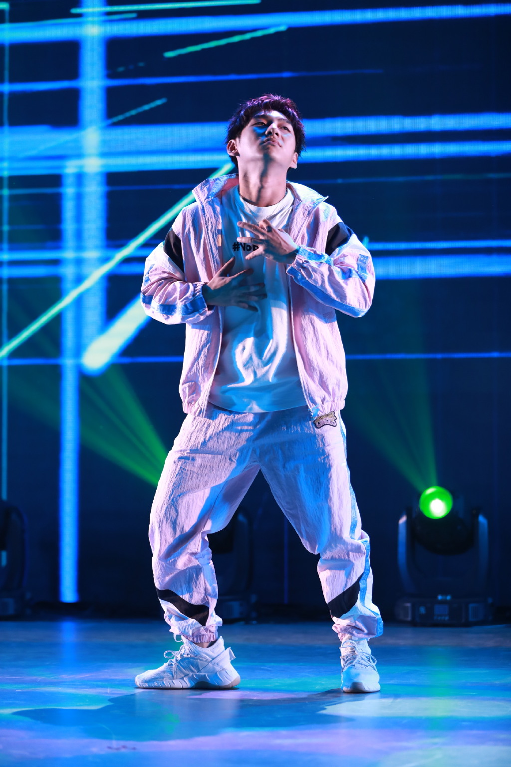 但是喜欢韩宇,是被他对街舞的热忱而感动到非喜欢他不可,这种精神这