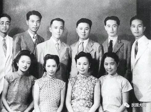 他用四年的时间加上几百封情书,让张兆和接受了他,结果却是这样