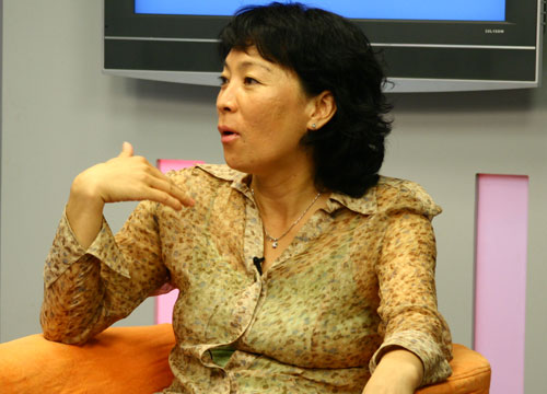 56岁马燕红近照:中国第一位赢得体操世界冠军,曾为张怡宁牵红线