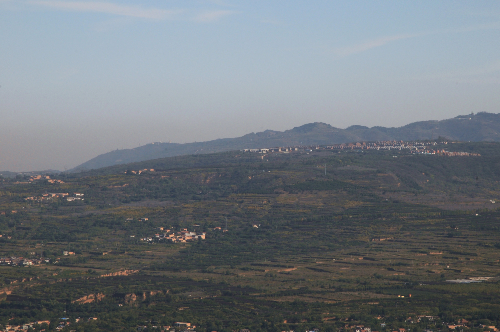 卫星地图看白鹿原,东北部边缘像被"啃"掉了,这是为什么?