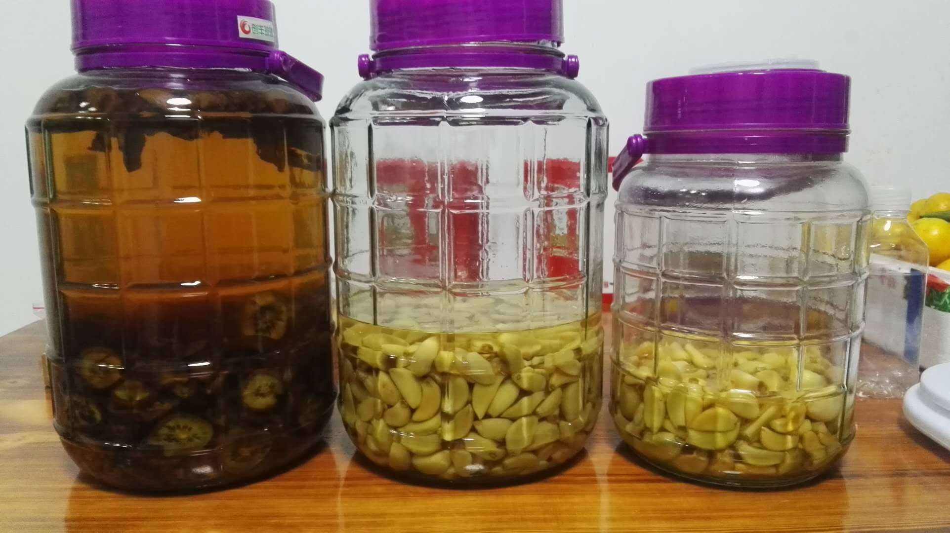 大蒜除了直接吃,拿它泡一泡,每天吃3瓣,或许能降三高,养肝肾