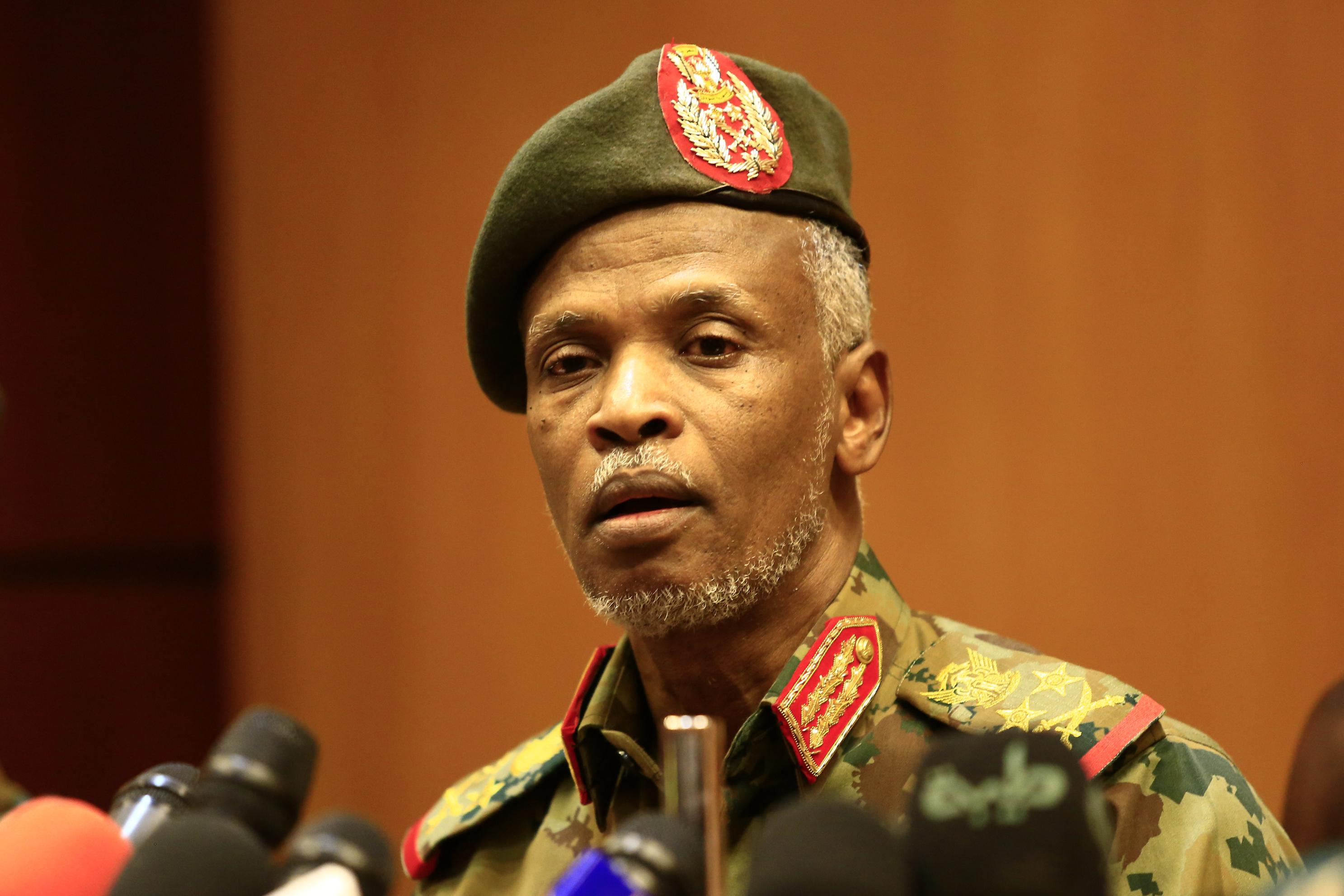 苏丹军方表示不会将巴希尔交给国际刑事法院审判(1)