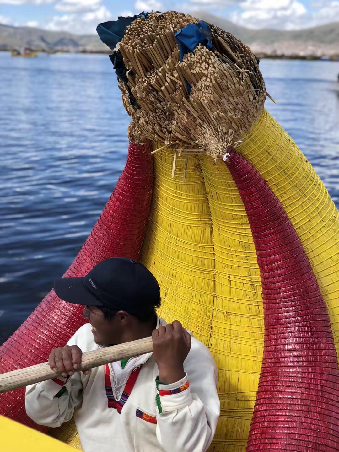 用芦苇编织的香蕉船