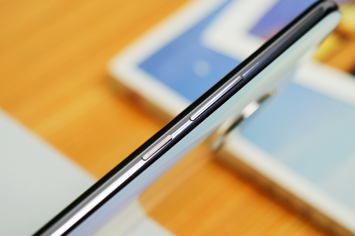 vivo s6搭载了一颗3200万像素的前置超高清摄像头,光圈为f 2.