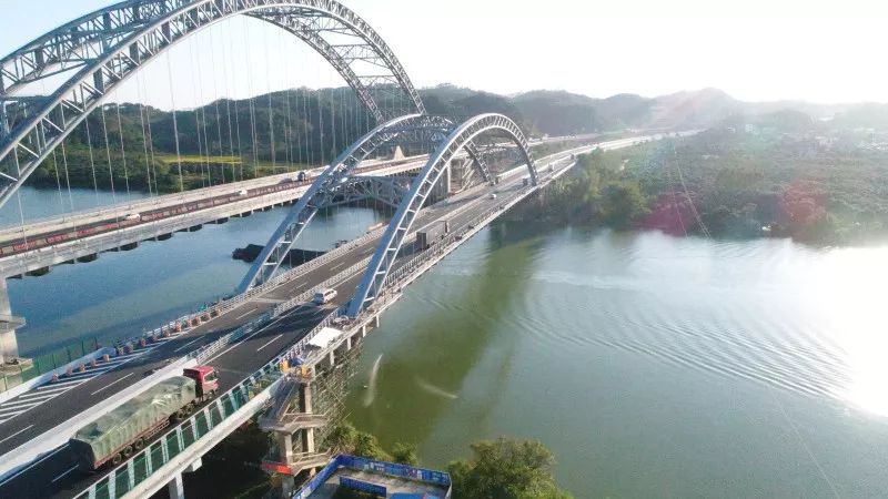 媒体聚焦 | 匠心巧琢架新虹——六景郁江特大桥维修加固工程纪实