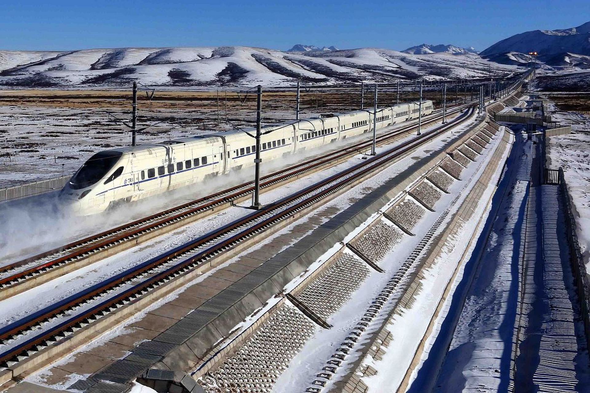 7月1日零时起,青藏集团公司将实行新的列车运行图