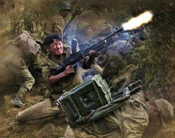 这是尊重历史么?抗战剧中端起机枪扫射,就能杀光一片敌人?