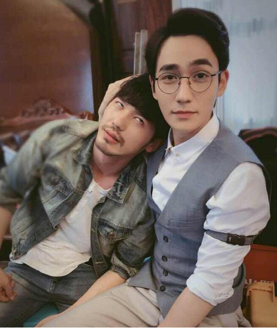 带你看看朱一龙住的豪宅,内部装修太豪华了,普通人都住不起