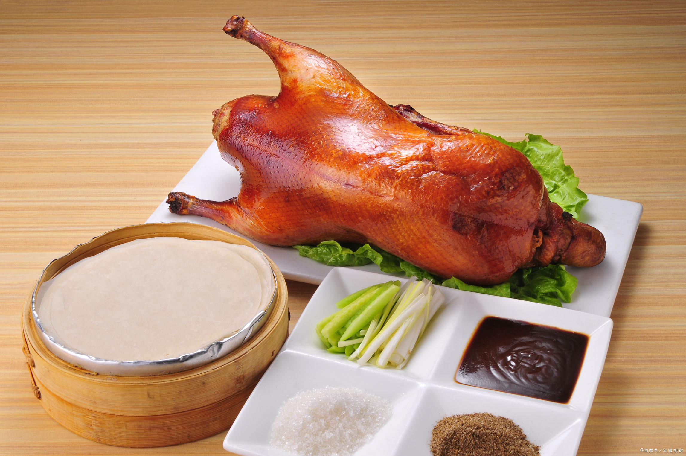 吃在广东油淋的烤鸭未必没有烧烤出来的好吃广式片皮鸭美味哦