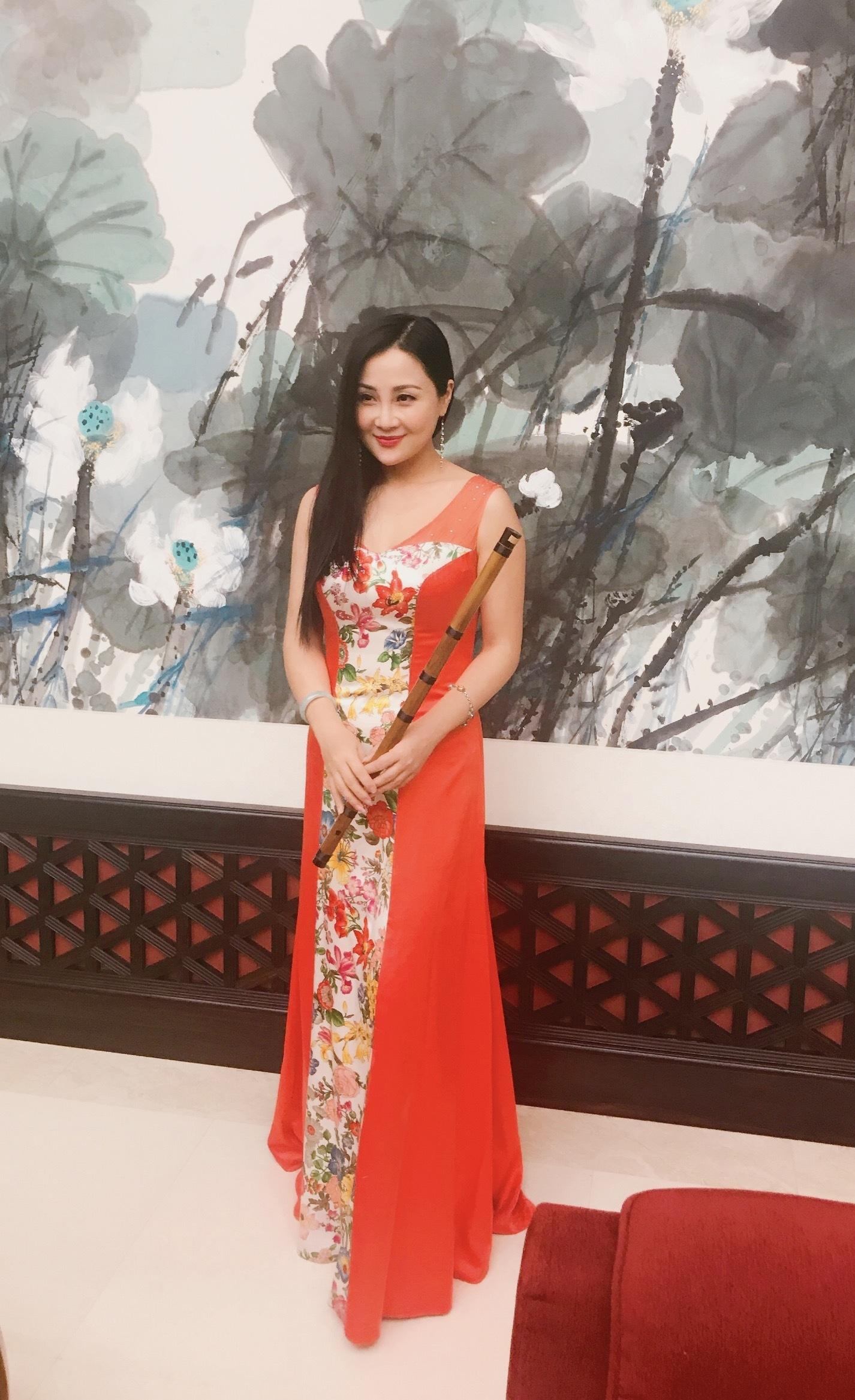 《金蛇狂舞》f调笛子独奏简谱以及伴奏