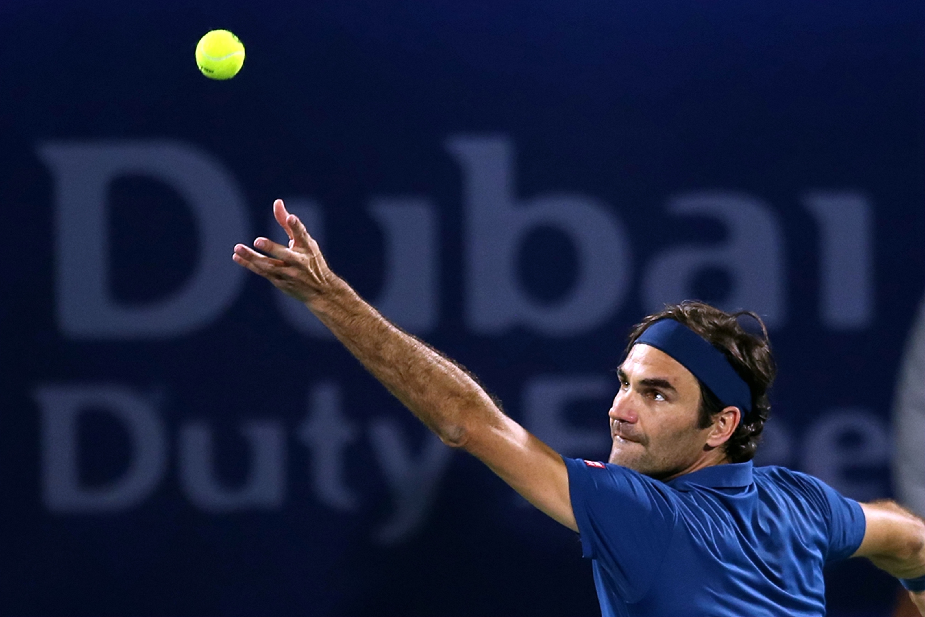 网球——迪拜赛:费德勒首轮晋级