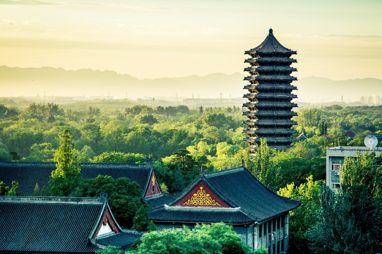 未名湖燕园建筑群,即今天北京大学校址(原燕京大学).
