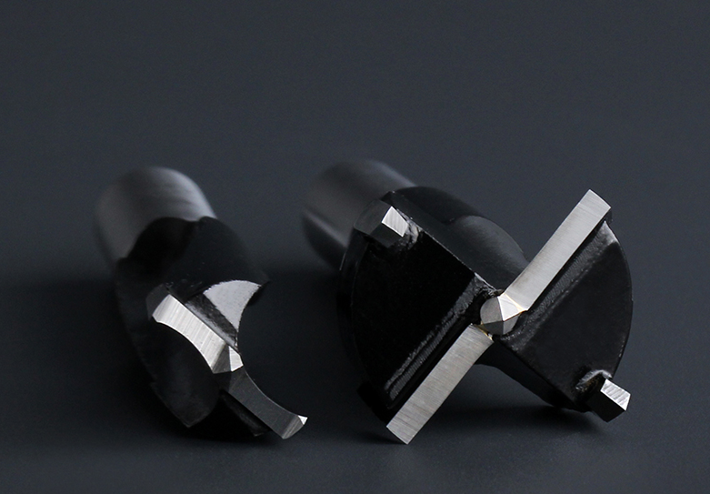 现代家具厂钻孔多使用硬质合金排钻加工,主要考虑钻头精度和寿命