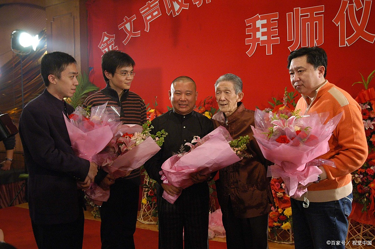 郭德纲学评书拜师金文声,起的艺名很好听,这几位和他都是师兄弟