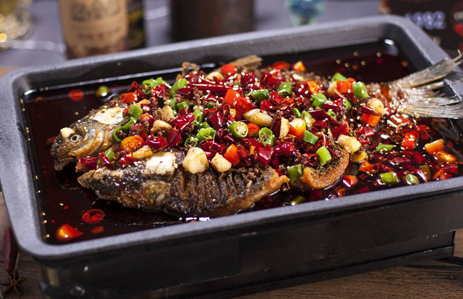 鱼头炖豆腐,家常的美味,制作简单,烤全鱼焦香四溢,鱼中最爱