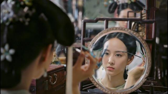 《如懿传》妃子们同样是照镜子,她才是最美的一个
